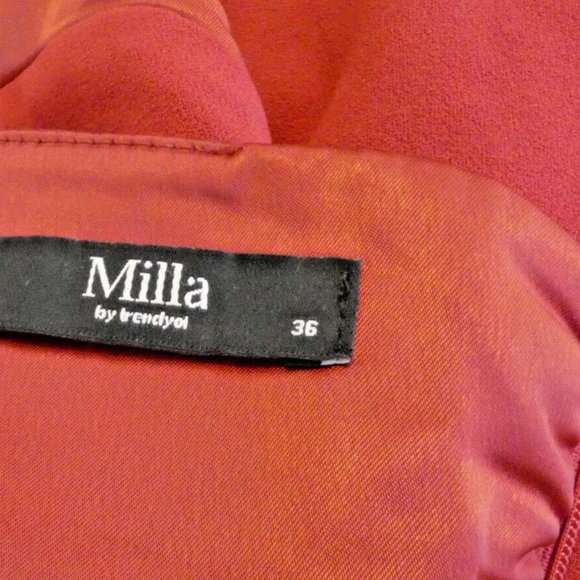 Milla Prom Dress Size 6 Red Gown Long Train Formal Sexy Pretty Woman Gorgeous - Picture 3 of 16